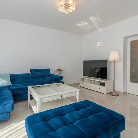 Apartment Oleandar Trogir