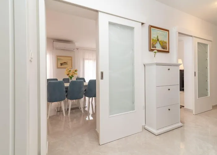 Oleandar Apartman Trogir