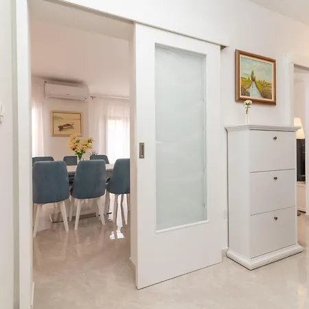 Oleandar Apartman Trogir